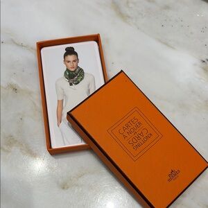Hermès scarf Knotting cards